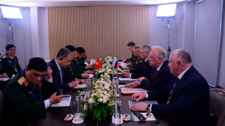 Hội đàm giữa các Bộ trưởng Quốc phòng Việt Nam và Liên bang Nga. Hội đàm giữa các Bộ trưởng Quốc phòng Việt Nam và Liên bang Nga.