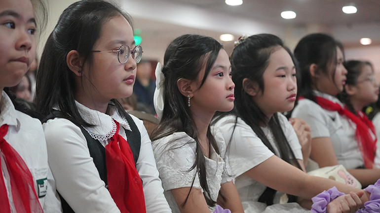 Con em cộng đồng người Việt Nam tại Nga. (Ảnh: XUÂN HƯNG)