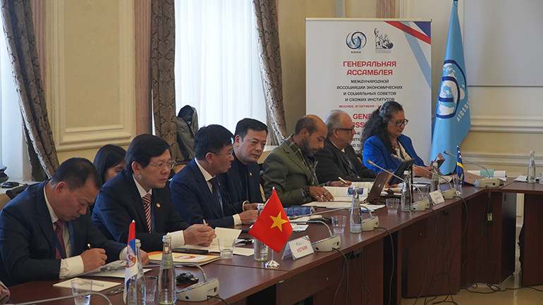 Đoàn đại biểu Ủy ban Trung ương Mặt trận Tổ quốc Việt Nam do Phó Chủ tịch Nguyễn Hữu Dũng dẫn đầu tham dự Hội nghị. (Ảnh: XUÂN HƯNG) Đoàn đại biểu Ủy ban Trung ương Mặt trận Tổ quốc Việt Nam do Phó Chủ tịch Nguyễn Hữu Dũng dẫn đầu tham dự Hội nghị. (Ảnh: XUÂN HƯNG)