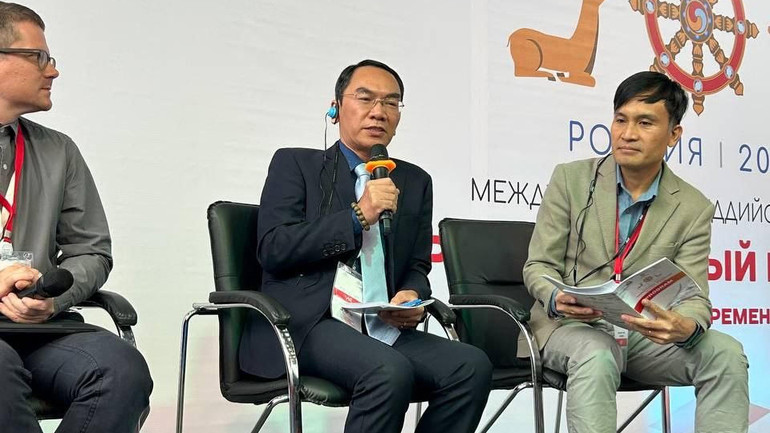 Phó Giáo sư, Tiến sĩ Chu Văn Tuấn (giữa) phát biểu tại phiên thảo luận nhóm. (Ảnh: Ban tổ chức)