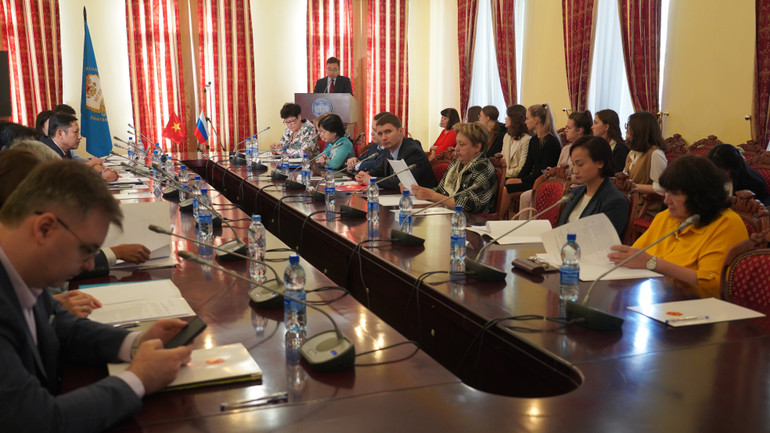 Toạ đàm với chủ đề "Tiếng Việt tại Liên bang Nga: Những triển vọng và thách thức". (Ảnh: XUÂN HƯNG) Toạ đàm với chủ đề "Tiếng Việt tại Liên bang Nga: Những triển vọng và thách thức". (Ảnh: XUÂN HƯNG)