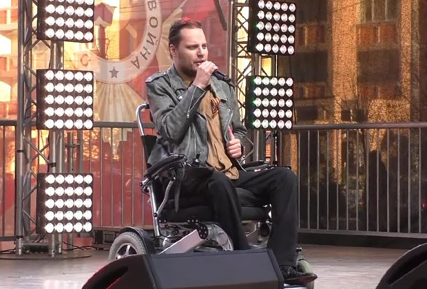 Maxim là một ca sĩ tài năng, từng học tại Khoa thanh nhạc hàn lâm Đại học tổng hợp sư phạm quốc gia Moskva. (Ảnh: LENTA.RU)