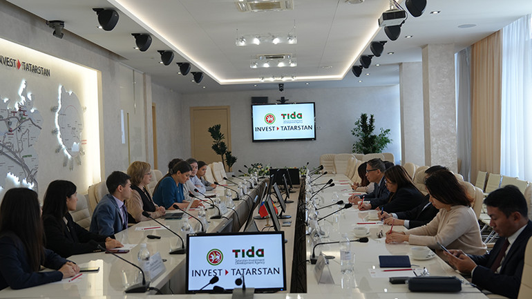 Đoàn công tác Đại sứ quán Việt Nam tại Liên bang Nga làm việc với Cơ quan phát triển đầu tư Cộng hòa Tatarstan.