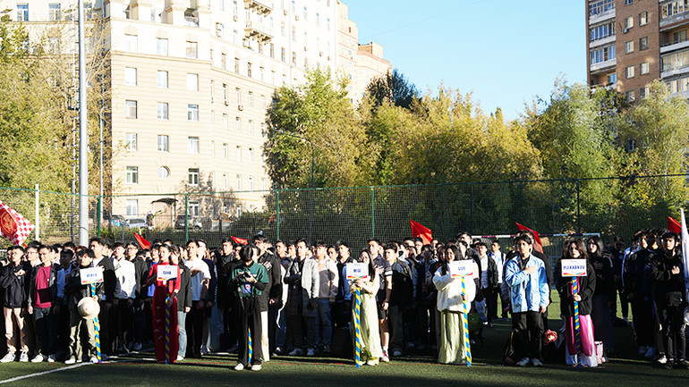 Sự kiện thu hút sự tham gia của 634 vận động viên đến từ 18 tổ chức Đoàn, Hội trên toàn nước Nga.