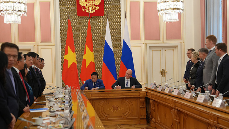 Hai bên đã thông qua Biên bản khóa họp. (Ảnh: XUÂN HƯNG)