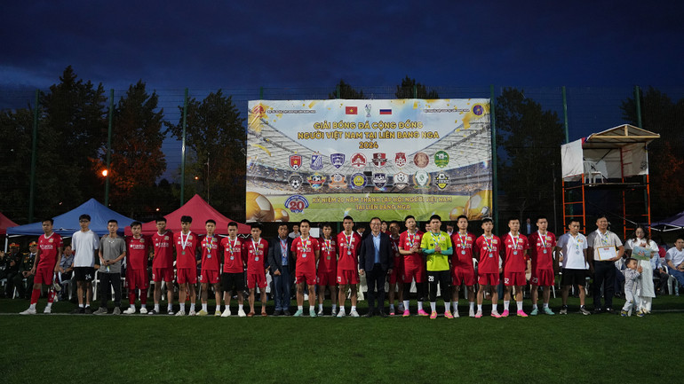 FC Thái Bình Moskva giành ngôi á quân giải đấu. (Ảnh: XUÂN HƯNG)