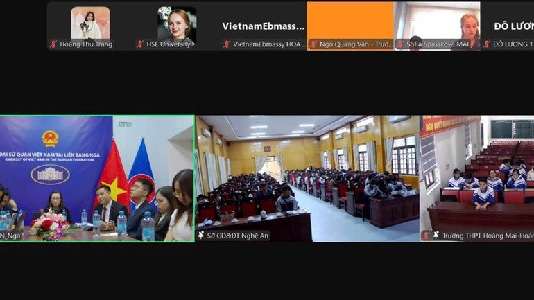 Học sinh 16 trường trung học phổ thông trên địa bàn tỉnh Nghệ An tham gia buổi gặp mặt và tư vấn tuyển sinh du học Nga. Học sinh 16 trường trung học phổ thông trên địa bàn tỉnh Nghệ An tham gia buổi gặp mặt và tư vấn tuyển sinh du học Nga.