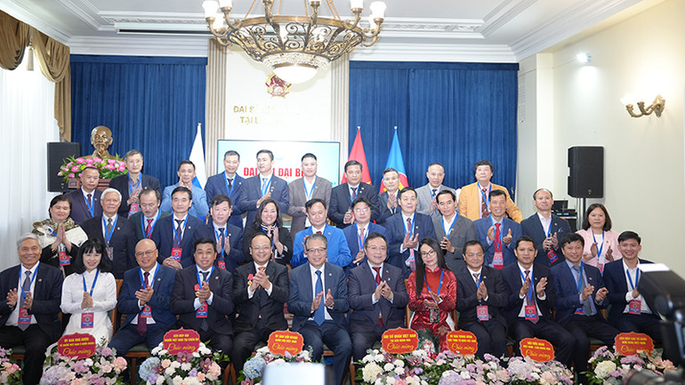 Ra mắt Đoàn Chủ tịch, Ban Thường vụ Liên hiệp các tổ chức người Việt Nam tại Liên bang Nga. Ra mắt Đoàn Chủ tịch, Ban Thường vụ Liên hiệp các tổ chức người Việt Nam tại Liên bang Nga.