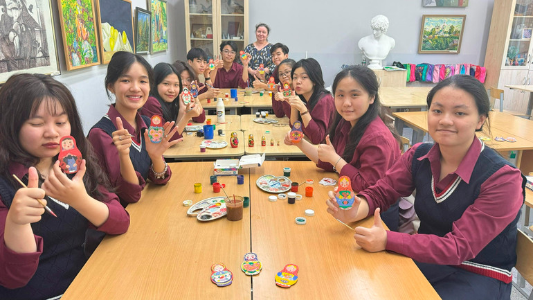 Trải nghiệm các lớp học làm đồ thủ công truyền thống. Trải nghiệm các lớp học làm đồ thủ công truyền thống.