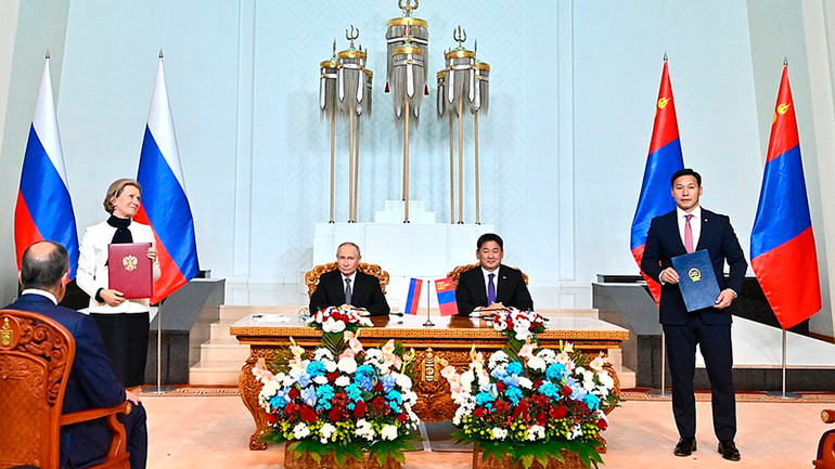 Ký kết các văn kiện hợp tác. (Ảnh KREMLIN.RU) Ký kết các văn kiện hợp tác. (Ảnh KREMLIN.RU)