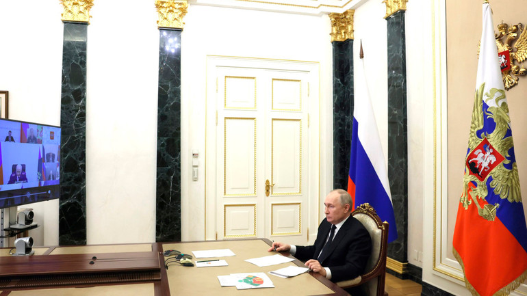 Tổng thống Putin chủ trì cuộc họp với các quan chức Nga nhằm đưa ra các giải pháp sau vụ tấn công khủng bố hôm 22/3. (Ảnh: KREMLIN.RU)