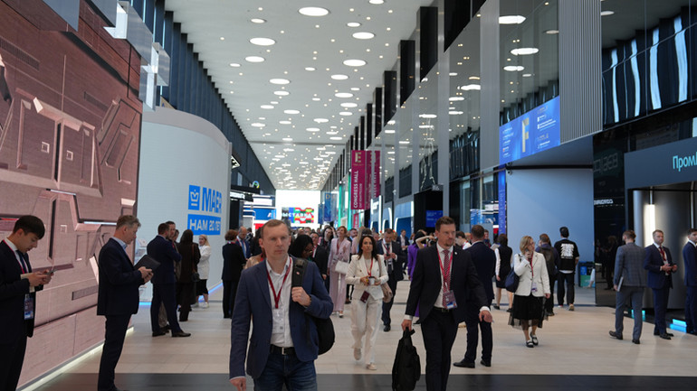 Diễn đàn Kinh tế Quốc tế Saint Petersburg lần thứ 27 có chủ đề “Cơ sở của thế giới đa cực - sự hình thành các điểm tăng trưởng mới” ảnh 1