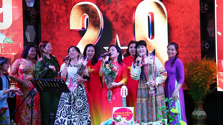 Hội thi văn nghệ cộng đồng là dịp để tăng cường kết nối, thắt chặt tình đoàn kết trong cộng đồng.