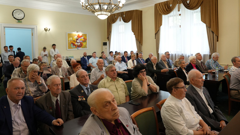 Đông đảo các chuyên gia quân sự Nga từng công tác tại Việt Nam tham gia cuộc gặp mặt truyền thống. (Ảnh: XUÂN HƯNG)