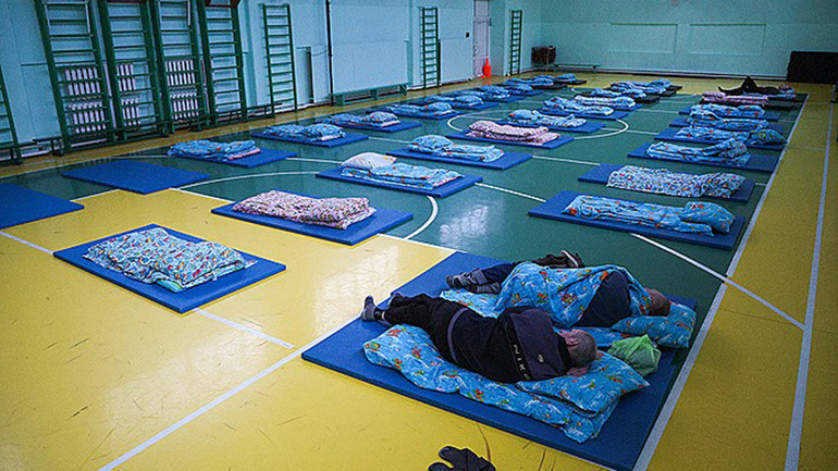 Người dân trong vùng ngập lụt đã được sơ tán tới Trung tâm lưu trú tạm thời. (Ảnh: TASS)