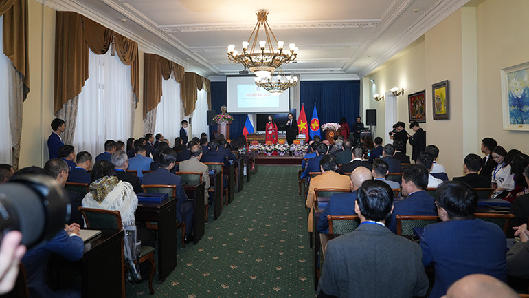 Hơn 50 đại biểu đại diện các tổ chức người Việt Nam từ các chủ thể Liên bang Nga, Hội đồng hương toàn Nga, Hội xã hội toàn Nga... tham dự Đại hội. Hơn 50 đại biểu đại diện các tổ chức người Việt Nam từ các chủ thể Liên bang Nga, Hội đồng hương toàn Nga, Hội xã hội toàn Nga... tham dự Đại hội.