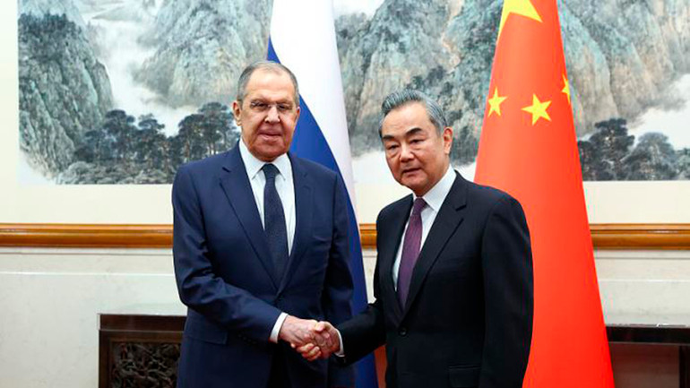 Bộ trưởng Ngoại giao Nga Sergei Lavrov (trái) và người đồng cấp Vương Nghị. (Ảnh: Bộ Ngoại giao Nga)