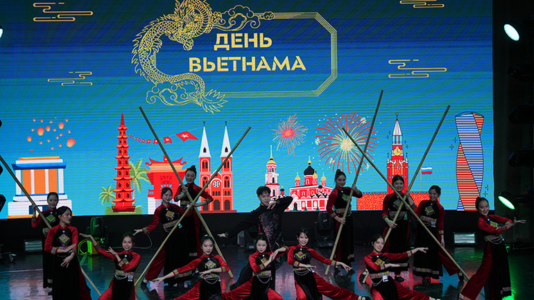 Các tiết mục biểu diễn do nhóm múa Lotus thể hiện.