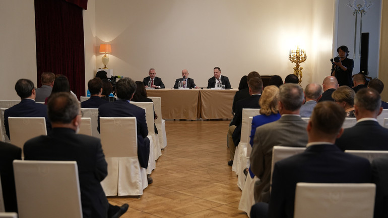 Lễ ra mắt sách “Liên Xô và Việt Nam trong những năm Chiến tranh Đông Dương lần thứ hai 1959-1975: Tuyển tập các văn kiện”. (Ảnh: XUÂN HƯNG)