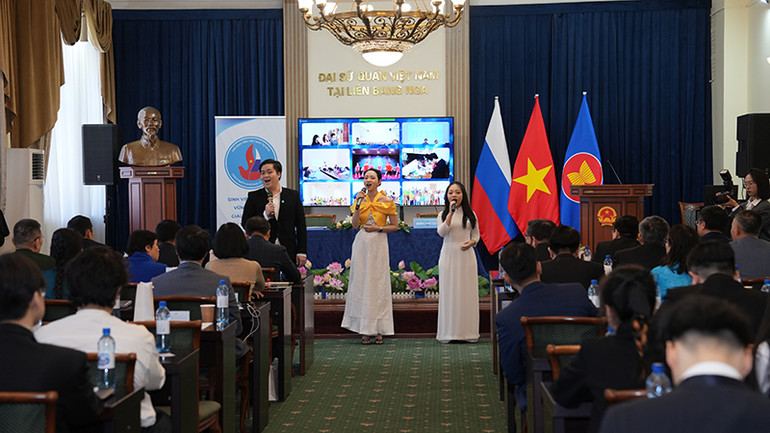 Tiết mục văn nghệ của sinh viên chào mừng Đại hội. (Ảnh: XUÂN HƯNG)