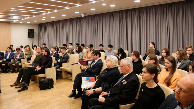 Hội thảo thu hút sự tham gia đông đảo của đại diện các tổ chức xã hội Nga. (Ảnh: Ủy ban Đối ngoại Saint Petersburg)