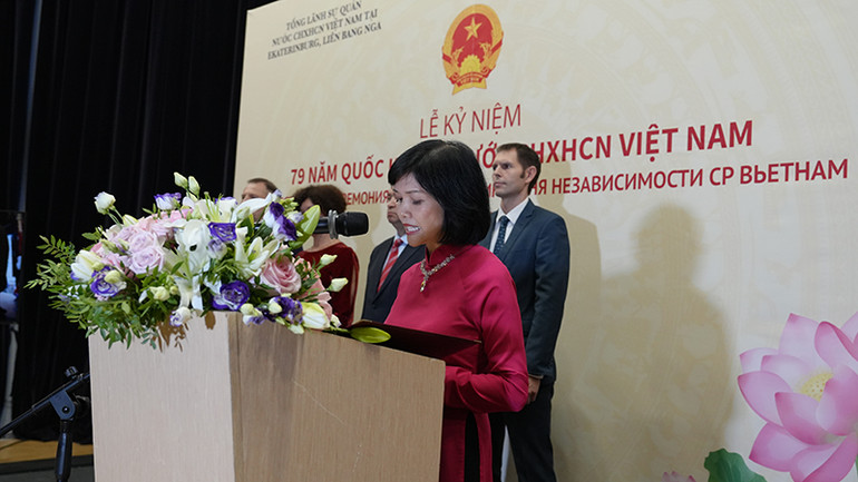 Tổng Lãnh sự Việt Nam tại Ekaterinburg Nguyễn Mai Hường phát biểu tại buổi lễ.
