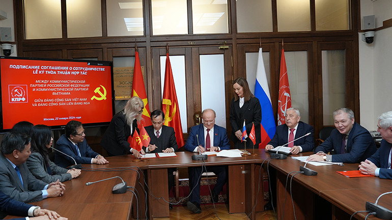Lễ ký thỏa thuận hợp tác giữa Đảng Cộng sản Việt Nam và Đảng Cộng sản Liên bang Nga. (Ảnh: XUÂN HƯNG)