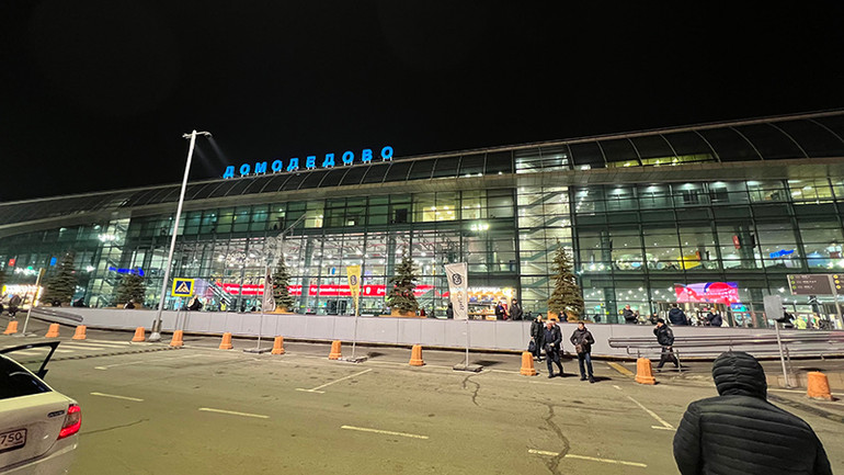 Khu vực sân bay được tăng cường kiểm tra, kiểm soát an ninh. (Ảnh: Xuân Hưng) Khu vực sân bay được tăng cường kiểm tra, kiểm soát an ninh. (Ảnh: Xuân Hưng)