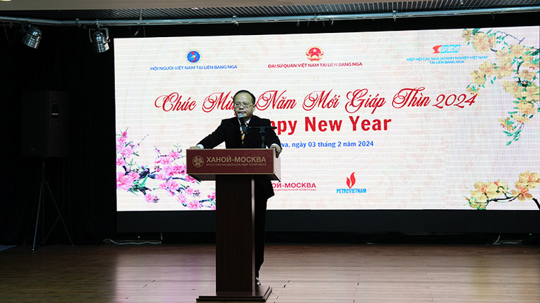 Chủ tịch Hội người Việt Nam tại Nga Đỗ Xuân Hoàng phát biểu. (Ảnh: XUÂN HƯNG)