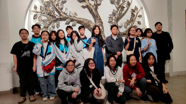 Chương trình này sẽ tiếp thêm động lực cho học sinh Việt Nam nghiên cứu tiếng Nga. Chương trình này sẽ tiếp thêm động lực cho học sinh Việt Nam nghiên cứu tiếng Nga.