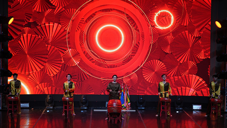 Biểu diễn múa trống tại chương trình.