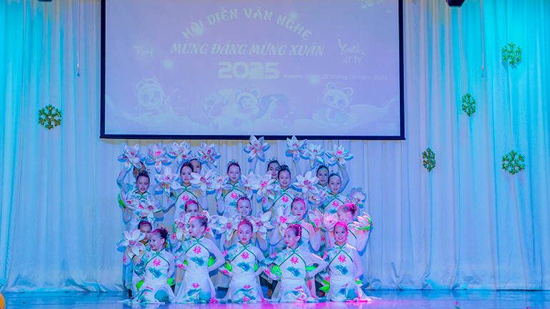 Nhóm múa trẻ em Nga biểu diễn tại chương trình (Ảnh: Ban Truyền thông sinh viên Thành phố Kazan)