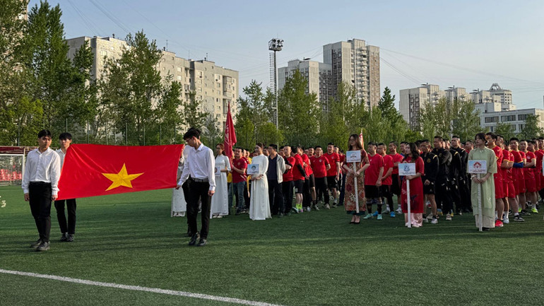 Lễ chào cờ khai mạc Giải bóng đá Lão tướng người Việt tại Nga 2025.
