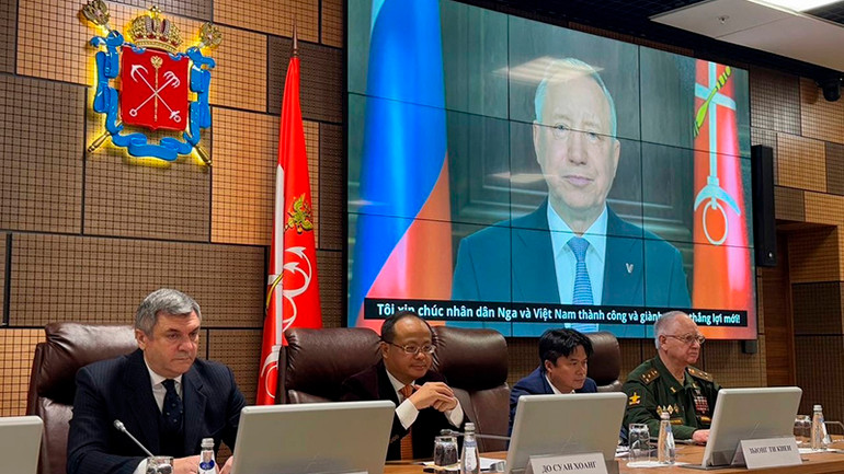 Thống đốc Saint Petersburg Alexander Beglov chúc nhân dân Nga và Việt Nam thành công và giành nhiều thắng lợi mới.