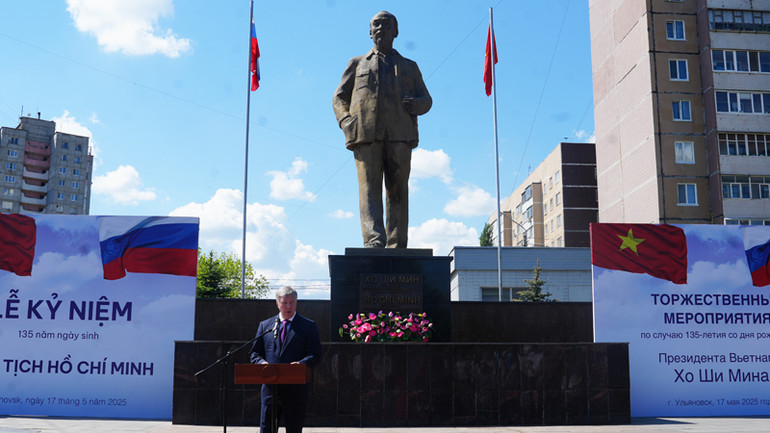 Thống đốc tỉnh Ulyanovsk Alexey Russkikh phát biểu tại sự kiện. (Ảnh: XUÂN HƯNG)