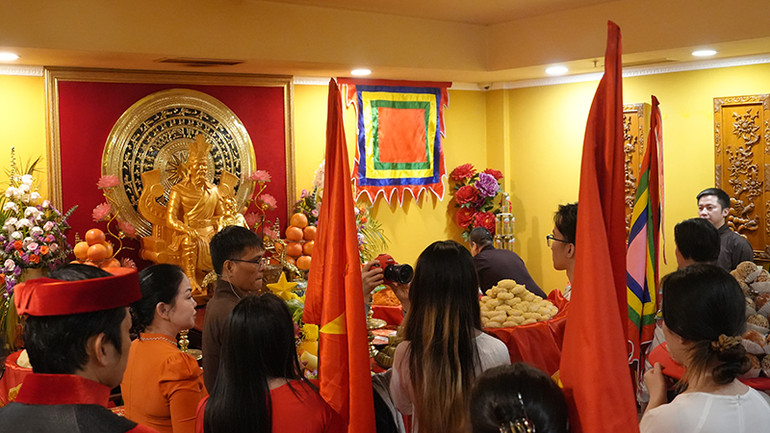 Đông đảo bà con người Việt Nam tại thủ đô Moskva và các tỉnh lân cận tham dự Lễ Giỗ Tổ Hùng Vương 2025. (Ảnh: XUÂN HƯNG)