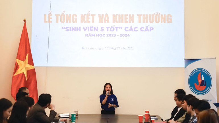 Bạn Nguyễn Thu Trang, sinh viên Đại học Xây dựng Moskva chia sẻ tại chương trình. Bạn Nguyễn Thu Trang, sinh viên Đại học Xây dựng Moskva chia sẻ tại chương trình.