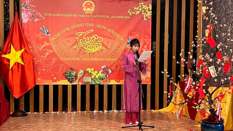 Bạn Nguyễn Thảo My, Bí thư Chi đoàn, Chủ tịch Hội sinh viên Việt Nam tại Vladivostok chia sẻ cảm xúc tại chương trình.