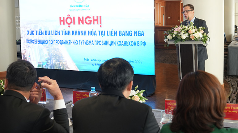 Đại sứ Việt Nam tại Liên bang Nga Đặng Minh Khôi phát biểu tại Hội nghị. (Ảnh: XUÂN HƯNG)