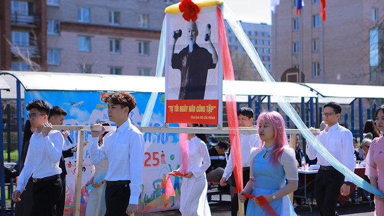 Diễu hành tại lễ khai mạc Đại hội Thể thao sinh viên Việt Nam tại Saint Petersburg năm 2025.