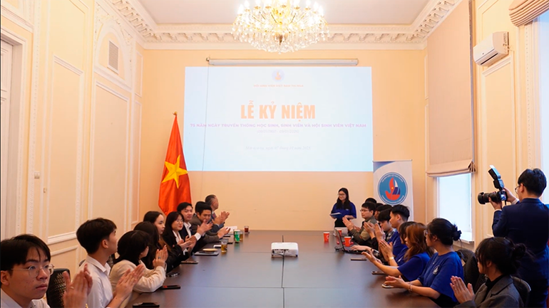 Toàn cảnh lễ kỷ niệm. Toàn cảnh lễ kỷ niệm.