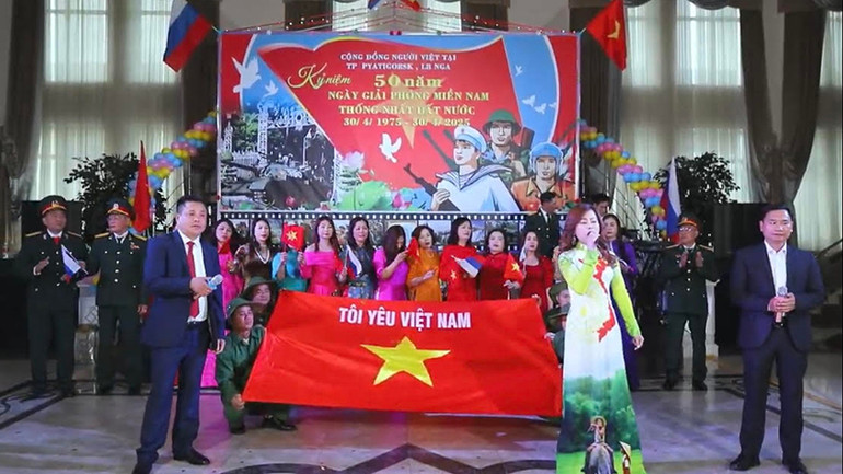 Người Việt Nam tại thành phố Pyatigorsk của Liên bang Nga tổ chức lễ kỷ niệm 50 năm Ngày Giải phóng hoàn toàn miền nam, thống nhất đất nước.