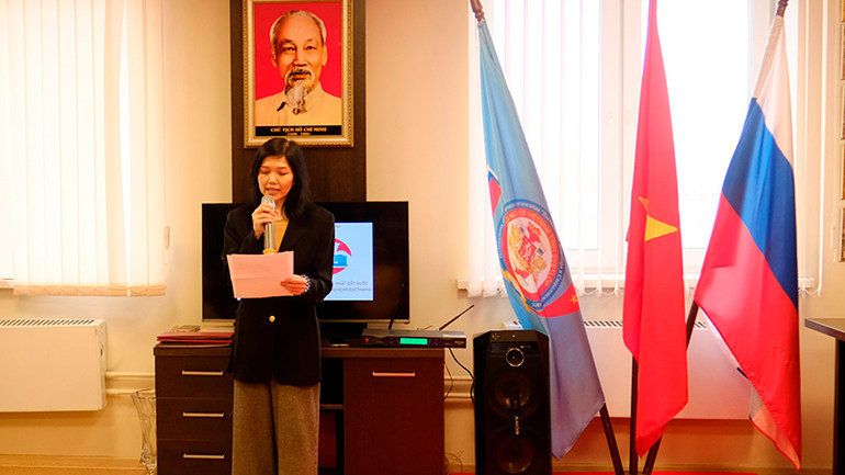 Tổng Lãnh sự Việt Nam tại Ekaterinburg Nguyễn Mai Hường phát biểu. Tổng Lãnh sự Việt Nam tại Ekaterinburg Nguyễn Mai Hường phát biểu.