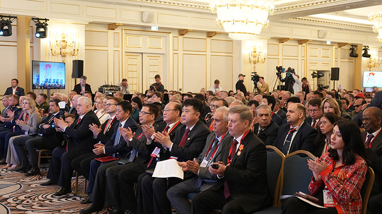 Đại sứ Việt Nam tại Liên bang Nga Đặng Minh Khôi tham dự lễ khai mạc hội thảo. (Ảnh: XUÂN HƯNG)