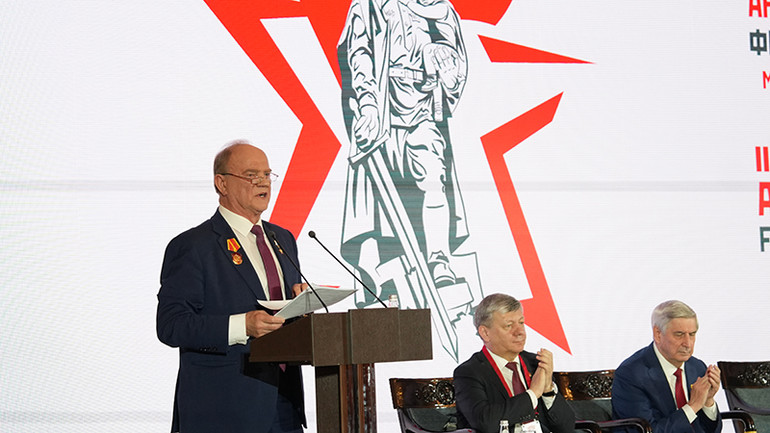 Chủ tịch Ủy ban Trung ương KPRF Gennady Zyuganov phát biểu tại Hội thảo quốc tế chống phát-xít của các lực lượng cánh tả. (Ảnh: XUÂN HƯNG)