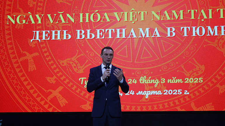 Phó Thống đốc tỉnh Tyumen Andrei Panteleev thật sự ấn tượng về Ngày văn hóa Việt Nam tại Tyumen.