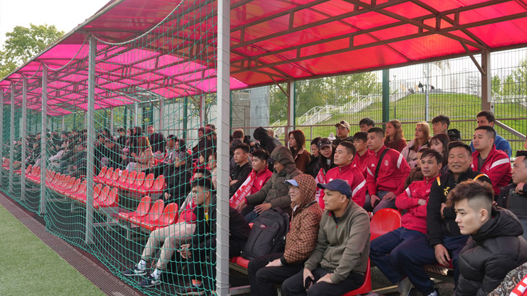 Giải đấu thu hút đông đảo người Việt Nam đến xem và cổ vũ.