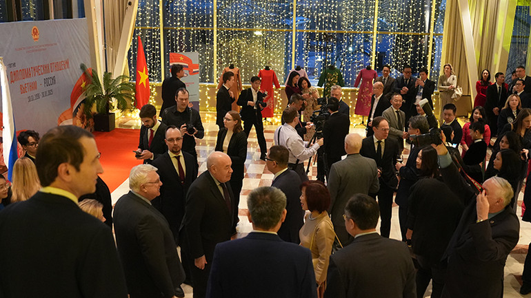 Đông đảo khách mời tham dự sự kiện.