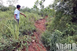 Một điểm nguy cơ sạt lở cao khi xảy ra mưa lũ tại xã Mường Vang, tỉnh Phú Thọ. (Ảnh: THANH TRÀ)
