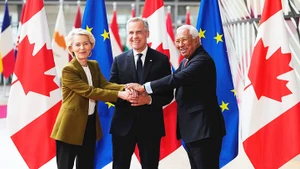 Thủ tướng Canada Mark Carney (giữa) bày tỏ hợp tác với các nhà lãnh đạo EU. Ảnh: EUNEWS